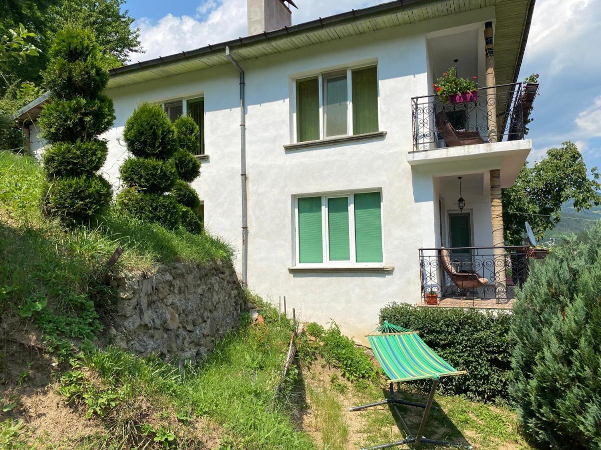 Къща За Гости Хаджиевата Къща Smolyan Exteriör bild