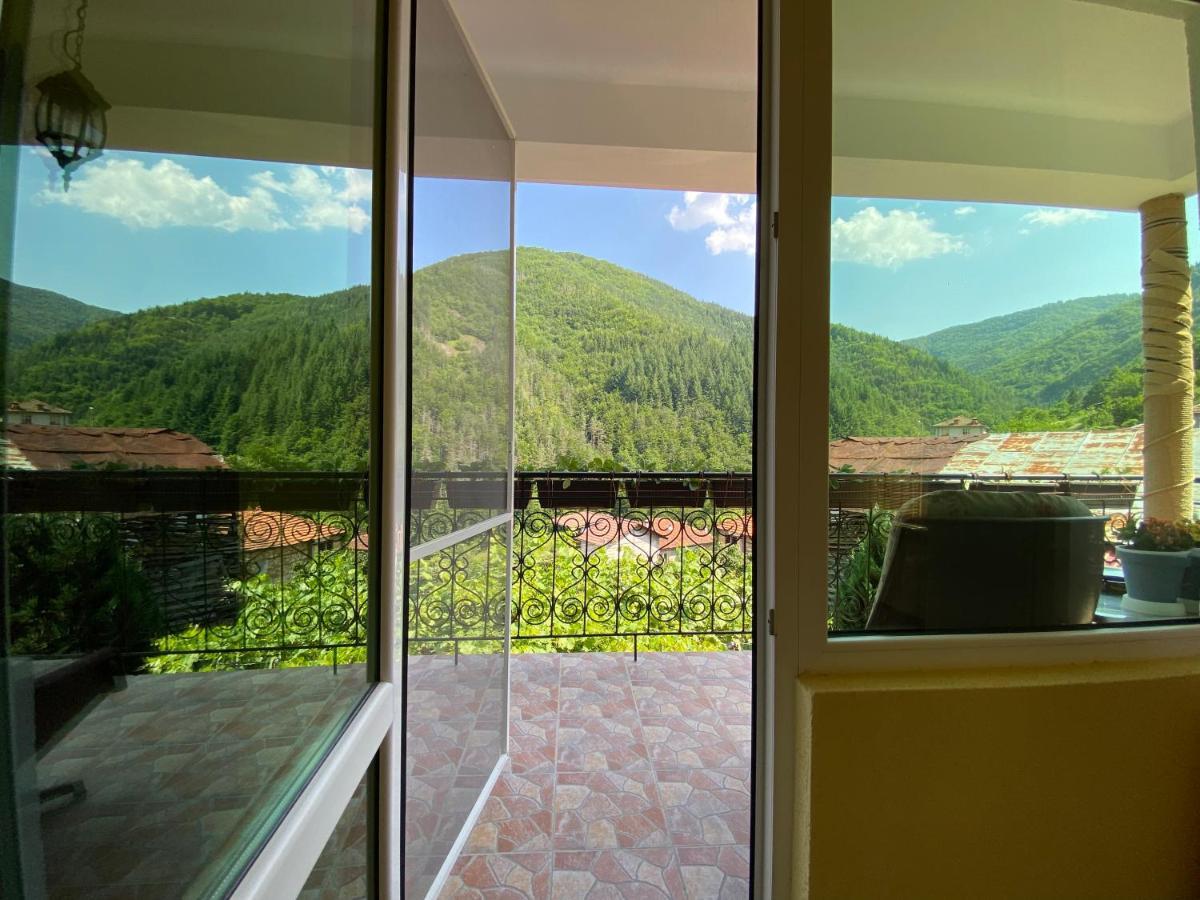 Къща За Гости Хаджиевата Къща Smolyan Exteriör bild