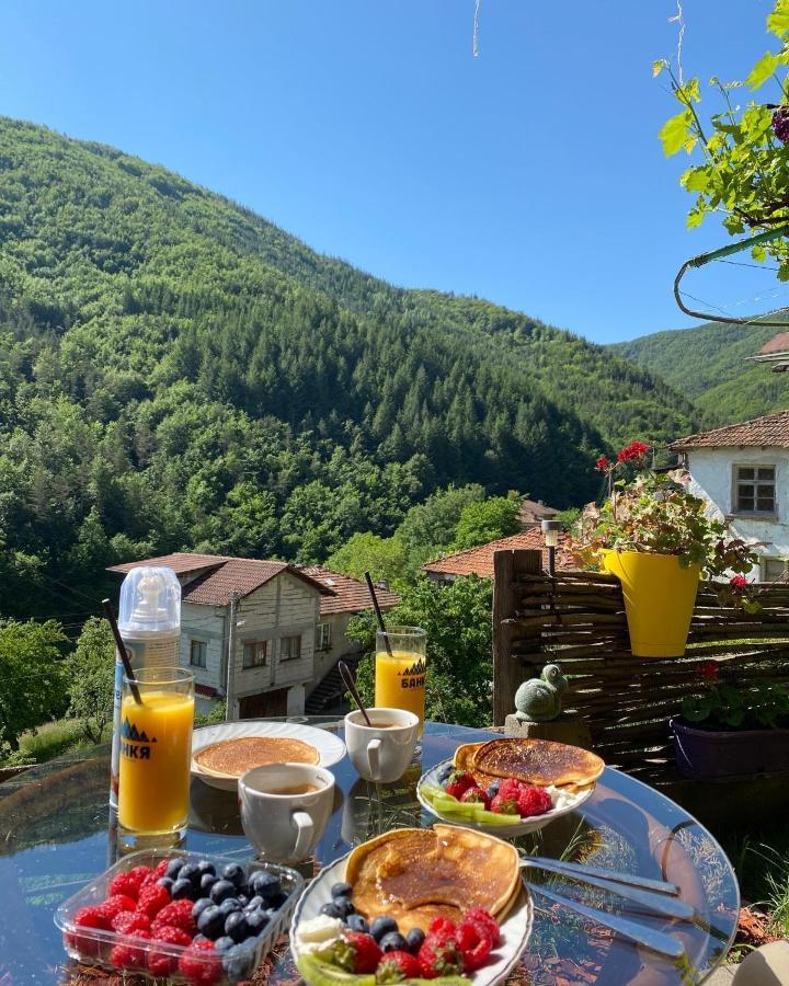 Къща За Гости Хаджиевата Къща Smolyan Exteriör bild