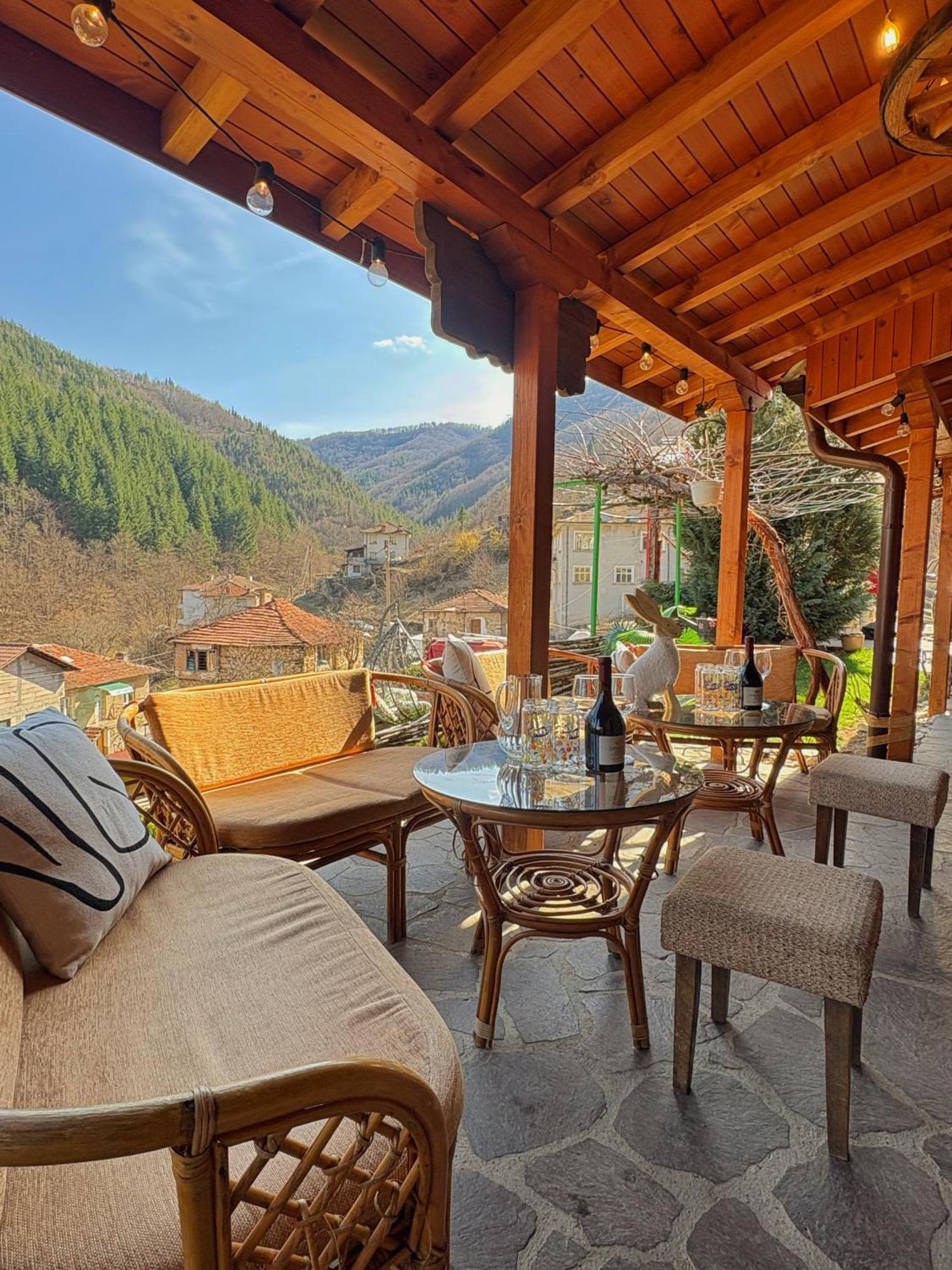 Къща За Гости Хаджиевата Къща Smolyan Exteriör bild